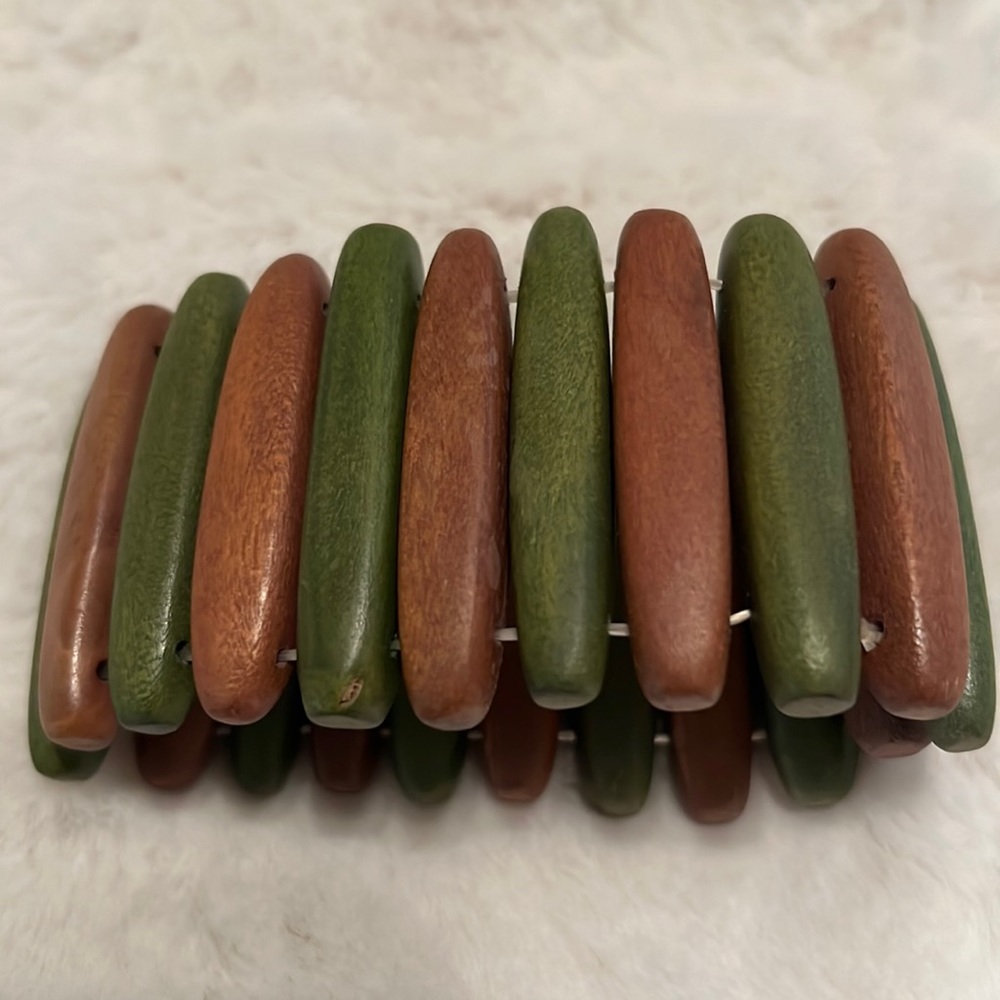 Wooden stretchy bracelet!